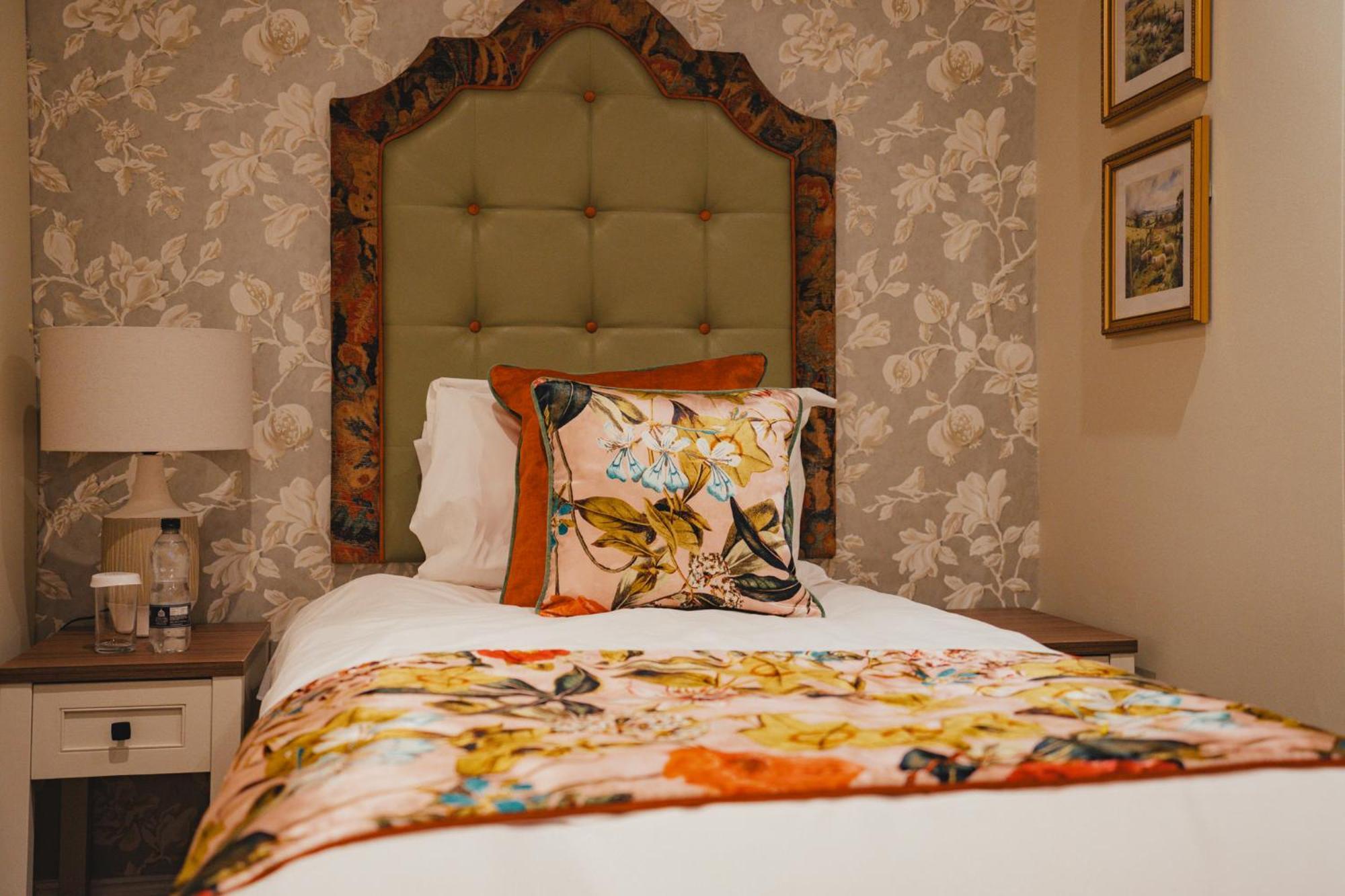 The Golden Fleece Hotel, Thirsk, North Yorkshire Zewnętrze zdjęcie