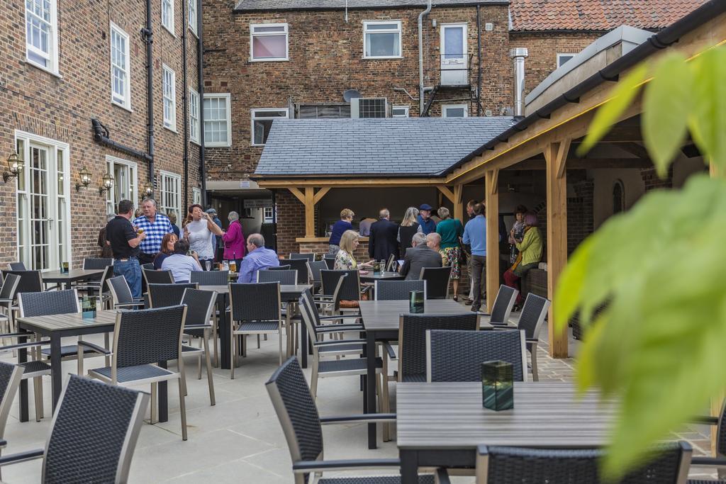 The Golden Fleece Hotel, Thirsk, North Yorkshire Zewnętrze zdjęcie