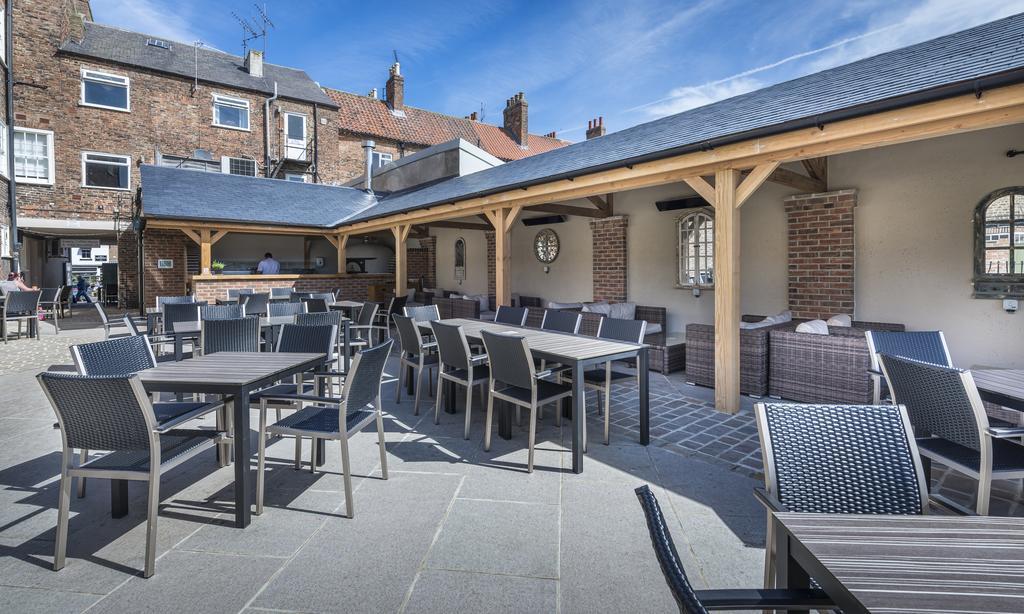 The Golden Fleece Hotel, Thirsk, North Yorkshire Zewnętrze zdjęcie